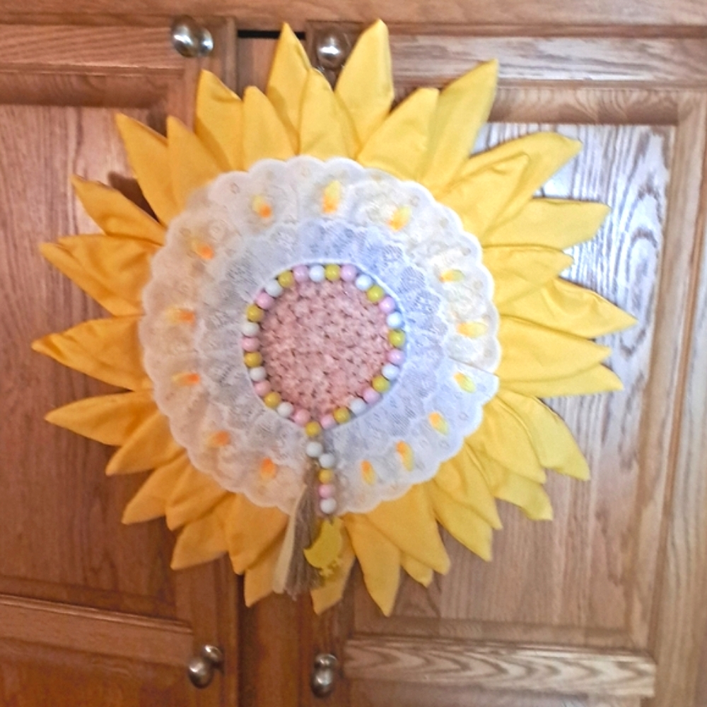 Beautiful Easter/Spring 🌻 wreath 19" wide